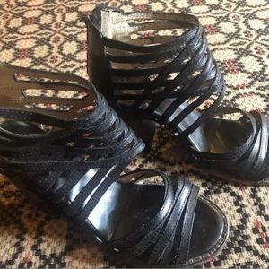 Free bird Wing sandals size 9